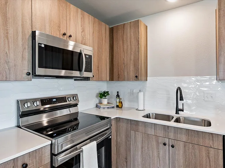 Hidden Hills Townhomes — Photo 4