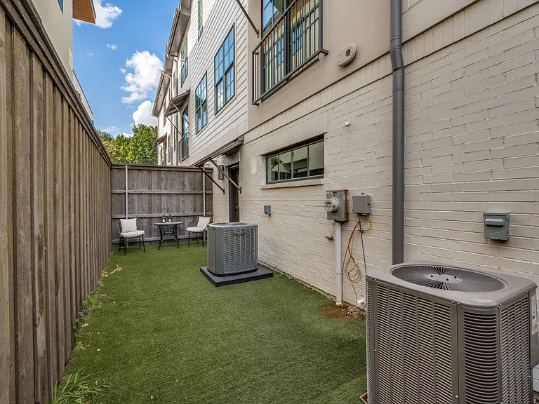 4220 Hawthorne Ave #103 — Photo 25