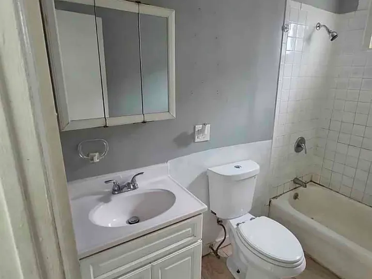 1035 Morris St #2R — Photo 7