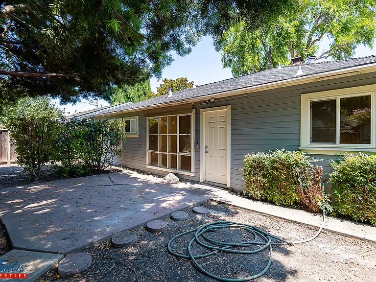 684 Malarin Ave — Photo 9
