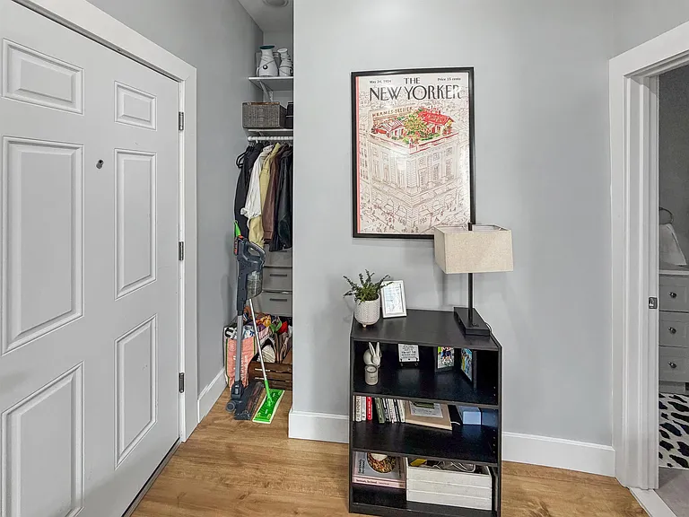1076 Summit Ave #4 — Photo 11