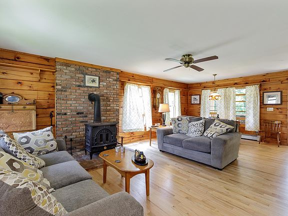 2nd image of 1305 Village Ln