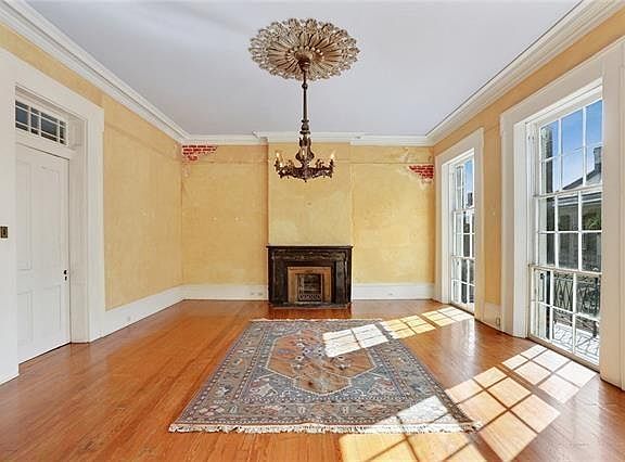 4th image of 824 Royal St APT G