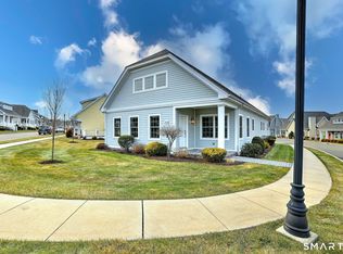 323 Goose Ln #323, Orange, CT 06477