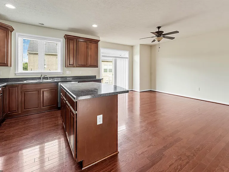 3313 Sun Ct — Photo 10