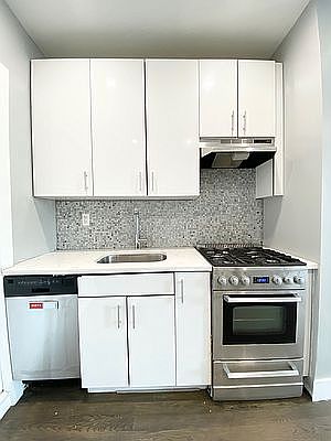 3rd image of 322 E 126th St APT 26