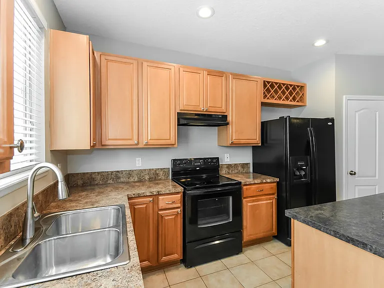2326 Sunset Bluff Dr — Photo 8