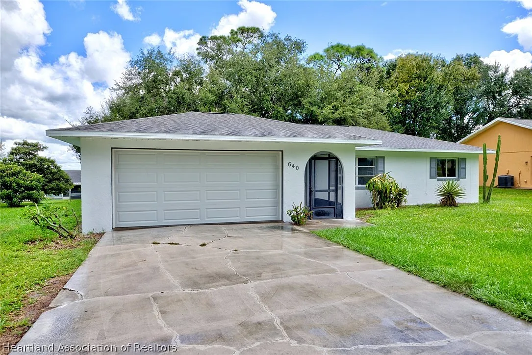 3 bed, 2.0 bath, 1072 sqft, $1,750 — Photo 1