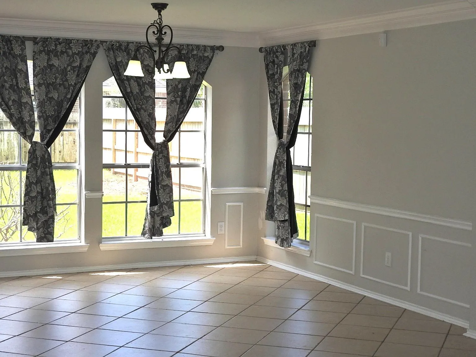 3 bed, 2.5 bath, 2044 sqft, $2,100 — Photo 4