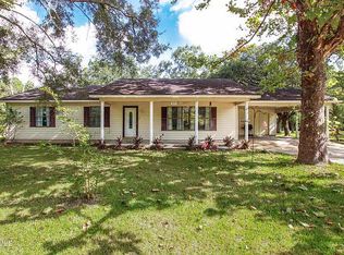 7225 Gregory St, Moss Point, MS 39563