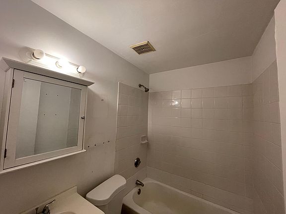4th image of 89-91 Jetland Pl #99