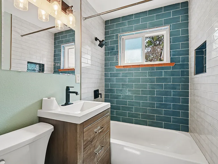 1054 Leyden St — Photo 15