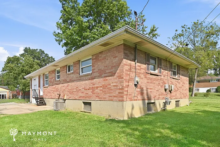 3 bed, 1.5 bath, 1296 sqft, $1,745 — Photo 3