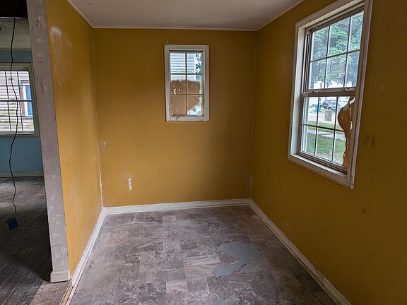 5th image of 108 N Mill St