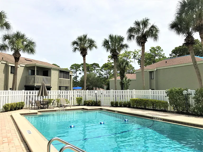 149 Springwood Cir #D — Photo 3