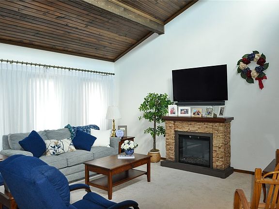 3rd image of 4048 Briarwood Dr