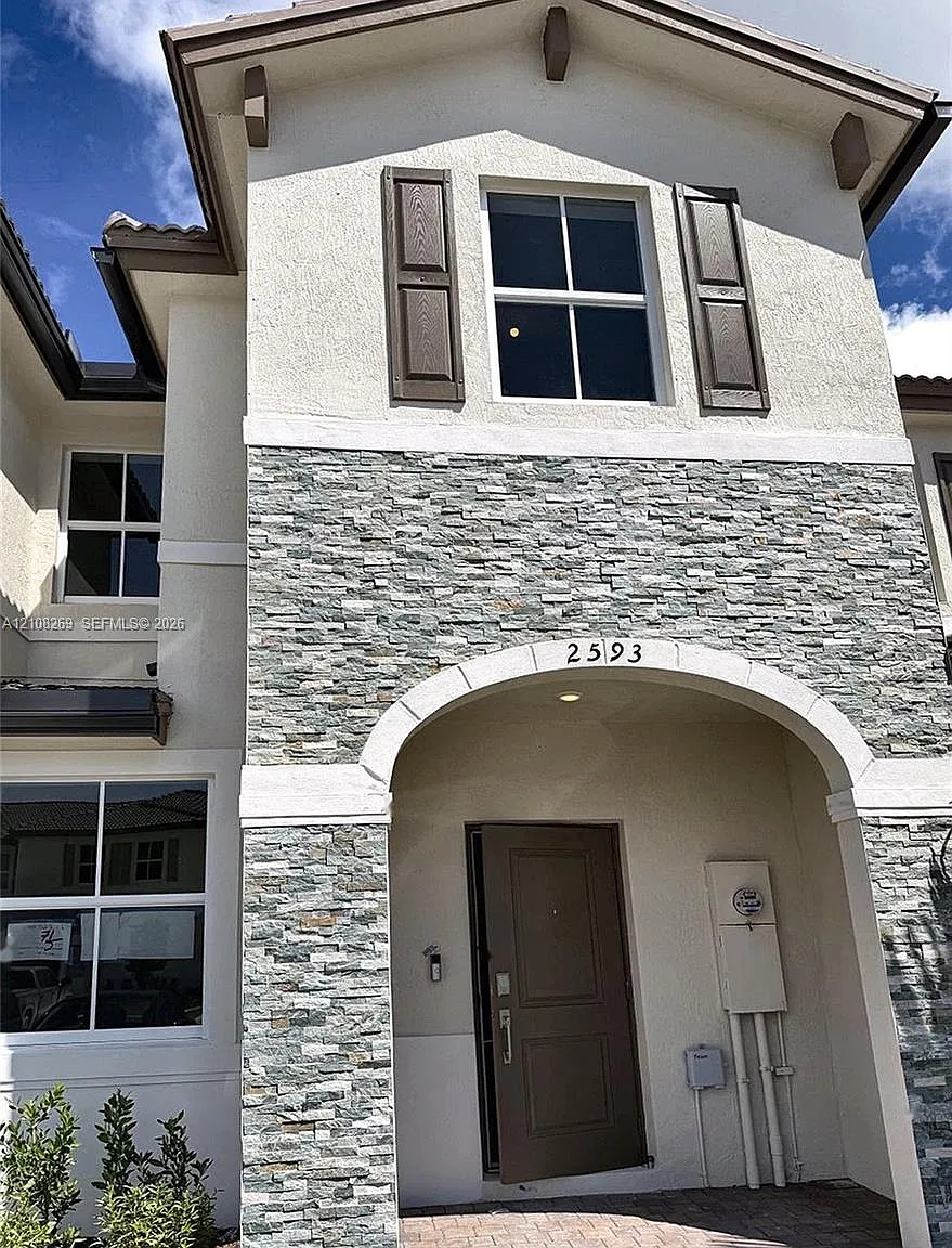 3 bed, 2.5 bath, $2,550 — Photo 2