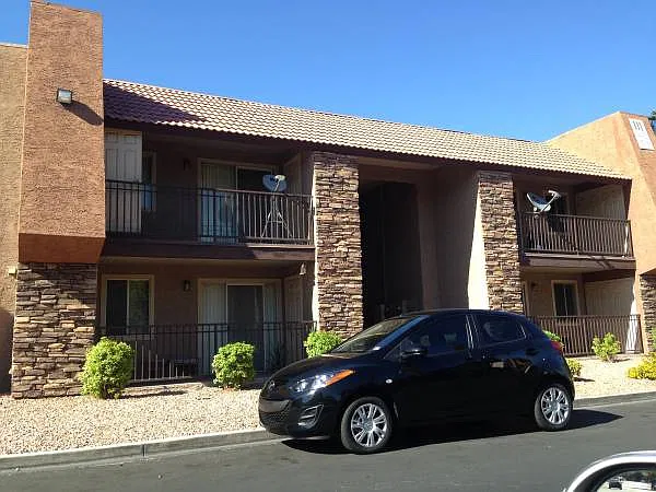 2 bed, 816 sqft, $1,500 — Photo 1