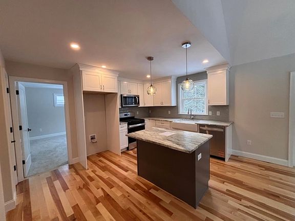 4th image of 11 Edgewater Drive #23