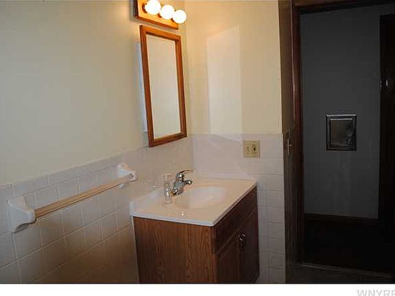 3rd image of 144 Kamper Ave