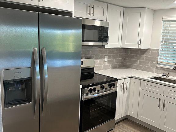 4th image of 8812 Bay Pointe Dr Unit D102