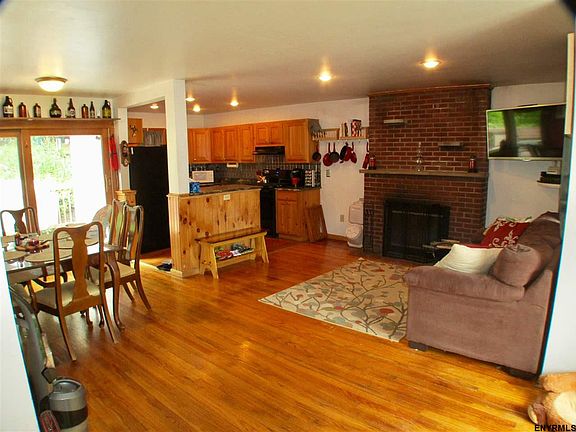 2nd image of 6 Dresden Ct