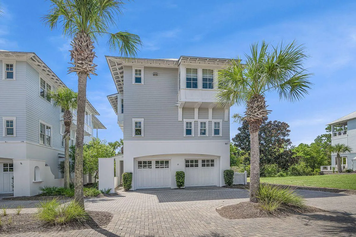 4 bed, 4.5 bath, 3295 sqft, $9,900 — Photo 3