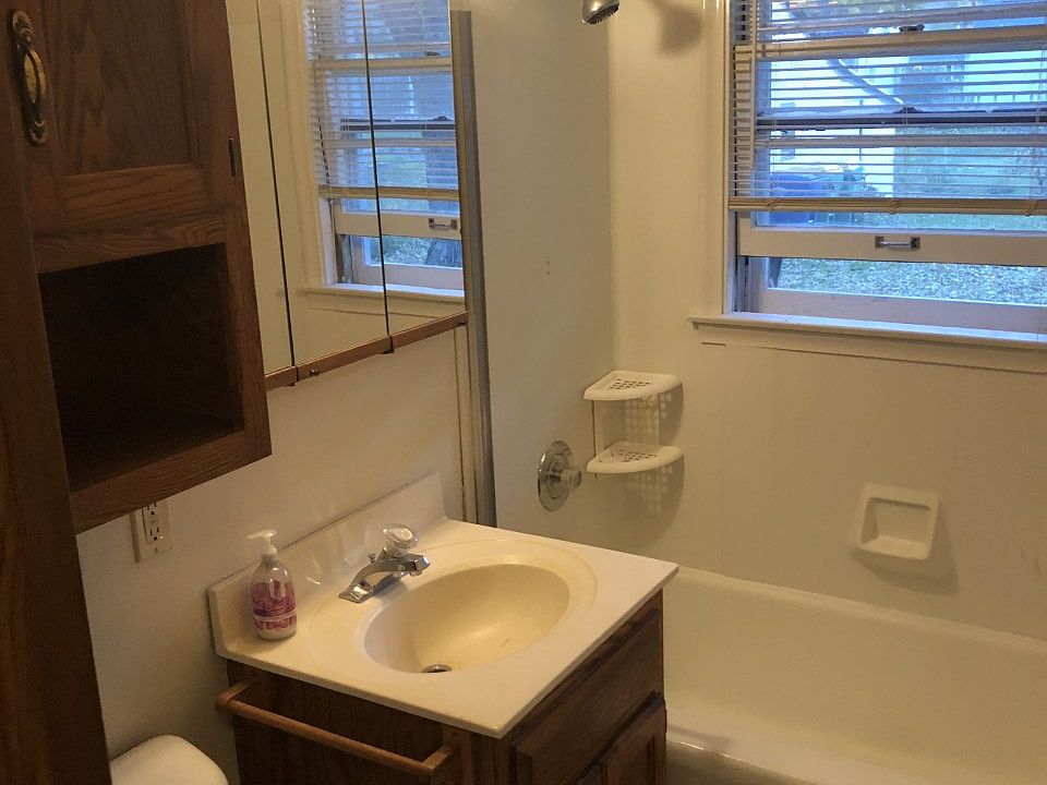 2nd image of 1271 1/2 Hickory Hill Dr