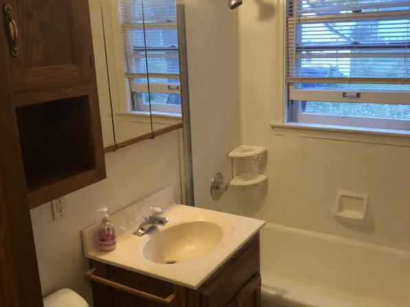 1271 Hickory Hill Dr, Green Bay, WI 54304