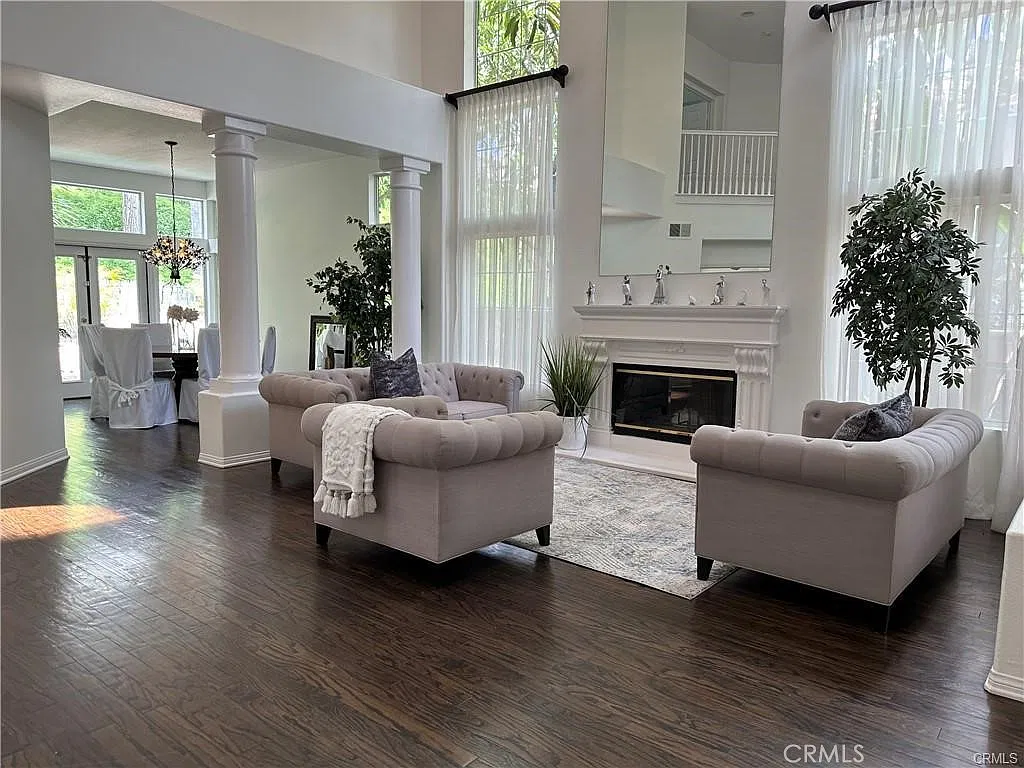 5 bed, 3.5 bath, 3464 sqft, $7,400 — Photo 2