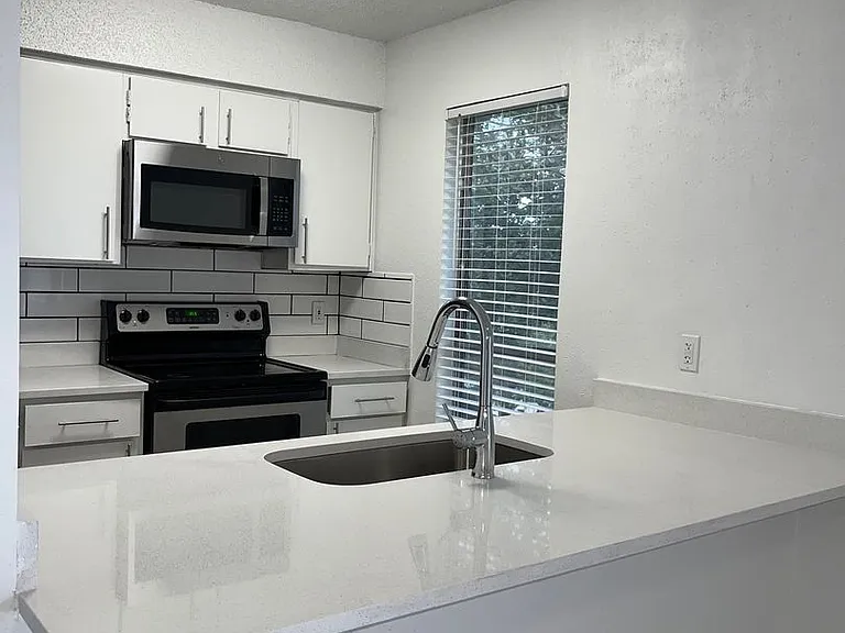 St. Edwards Place Apartments — Photo 42