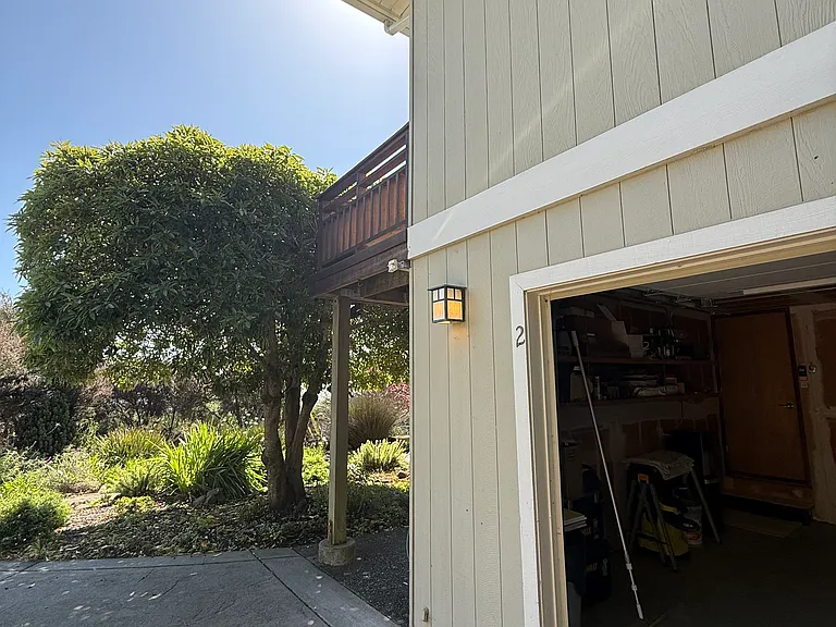 2 Lone Tree Ave — Photo 5
