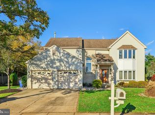 22 Hawk Ln, Marlton, NJ 08053