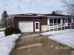 609 E College St, Toledo, IA 52342