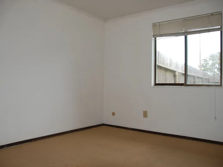 1704 Antoine Ave — Photo 15