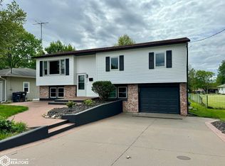 2537 Sunnylawn Dr, Burlington, IA 52601