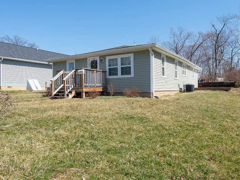 634 N Adams St — Photo 23