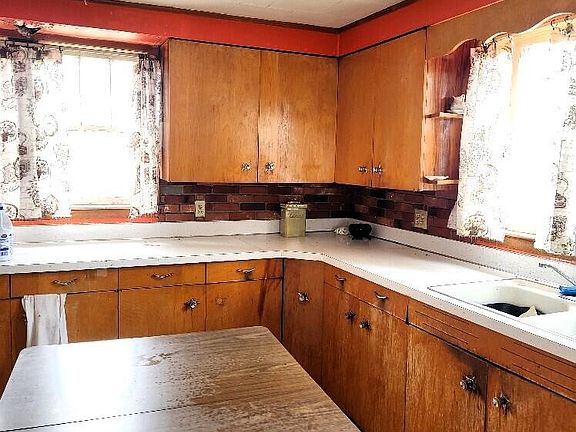 2nd image of 518 Saginaw St