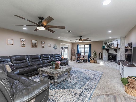 3rd image of 1056 Fm 2938 Rd