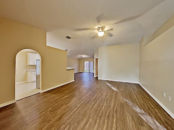 3rd image of 1076 Amanda Kay Cir