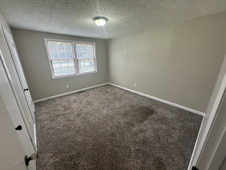 104 Noel Ln — Photo 6