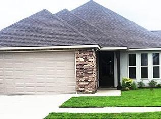 205 Wisteria Bend Cir, Carencro, LA 70520