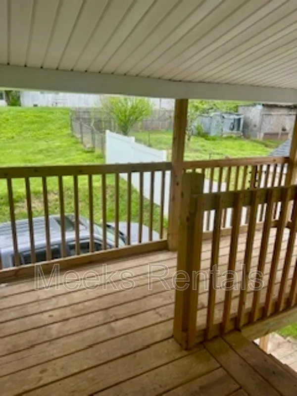 2 bed, 1.0 bath, 700 sqft, $650 — Photo 1