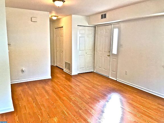5th image of 804 W Oak Ln #A