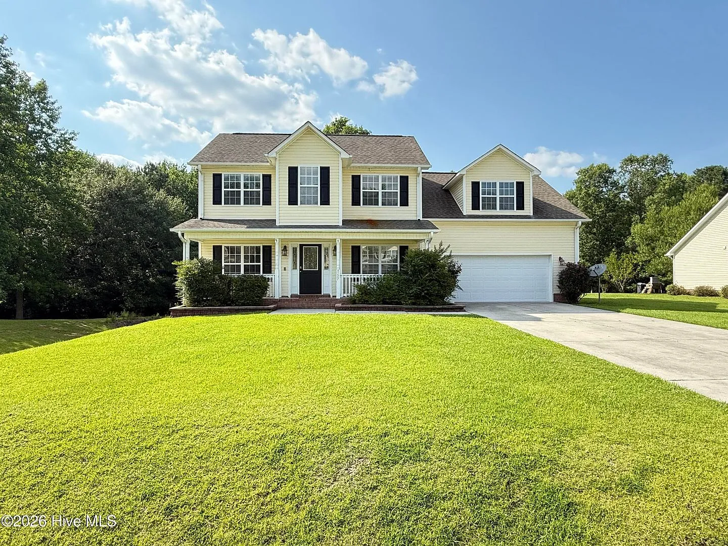 3 bedroom 2 1/2 bath located in Timber Creek — Photo 1