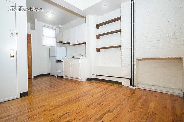 Rented by eRealty Advisors USA Inc | media 13