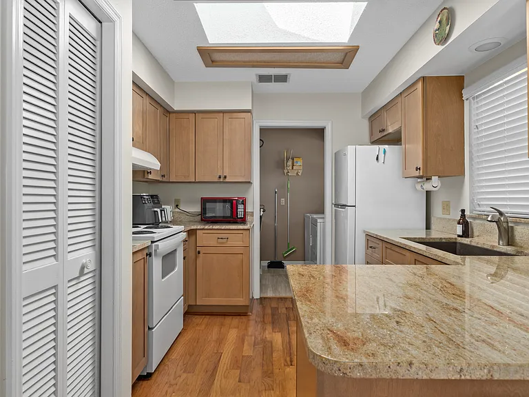 222 S Hunting Lodge Dr — Photo 6