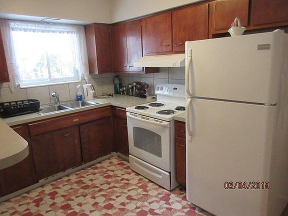 3rd image of 18 Eastmoor Dr