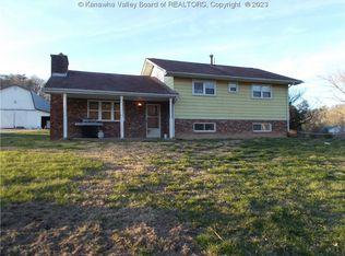 1798 Bills Creek Rd, Winfield, WV 25213