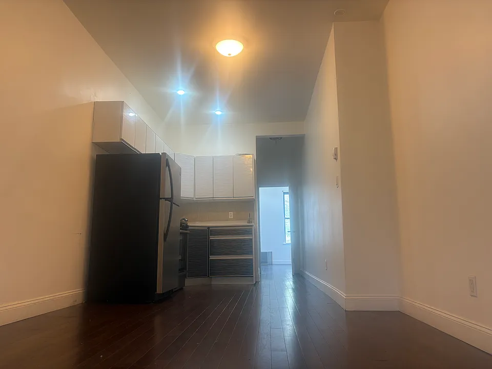 1670 Gates Ave #2